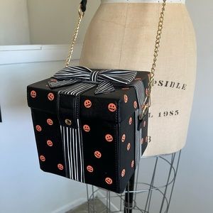 Backstitch Bruja Jollyween Gift Box Bag